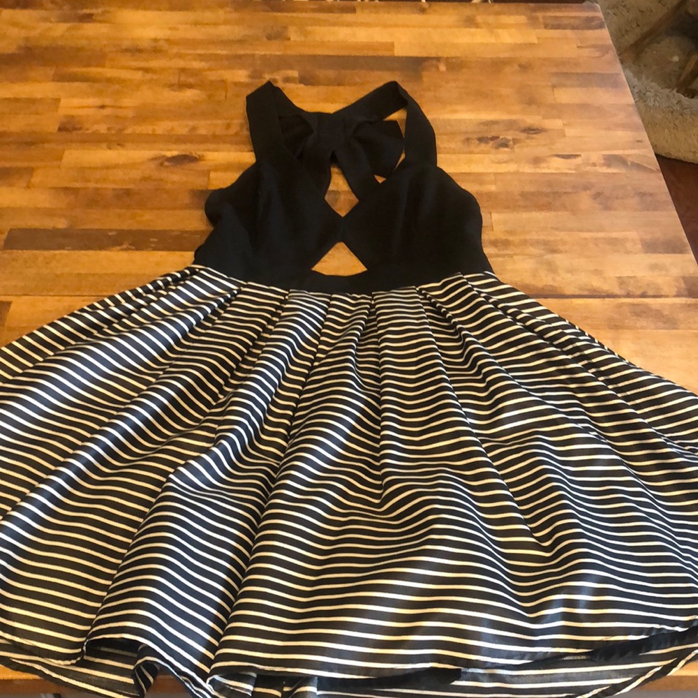 Cocktail dress with cut out